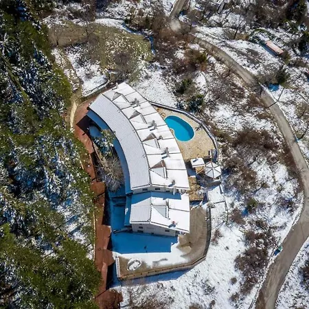 Helmos Mountain Retreat Zarouhla