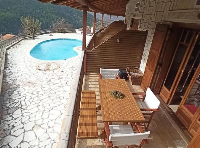 Helmos Mountain Retreat דירה