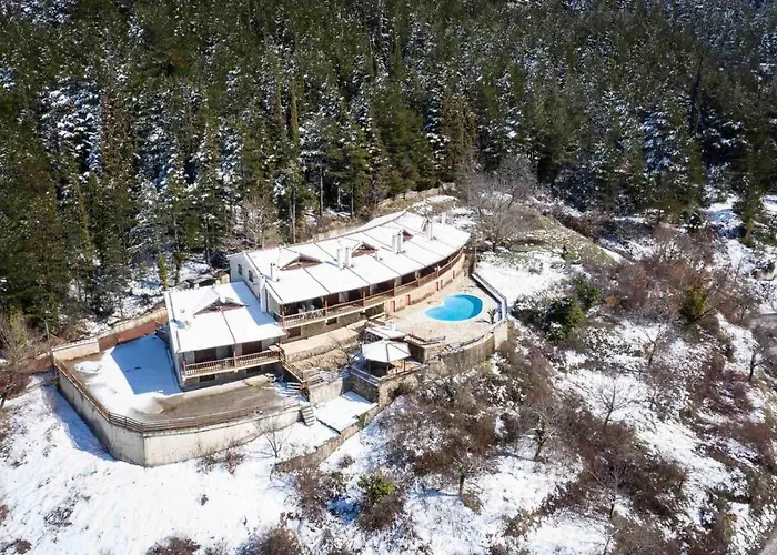 Helmos Mountain Retreat * זרוכלה