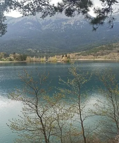 Helmos Mountain Retreat דירה *